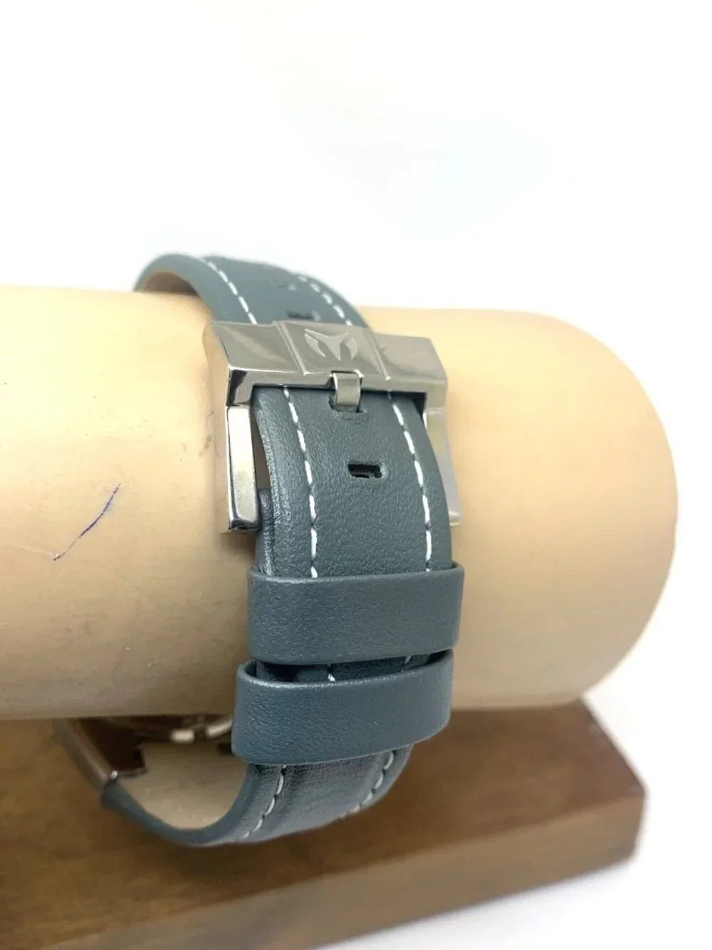 Technomarine Women's Watch TM-215036 Manta Ray Quartz Gray Leather Strap 40mm